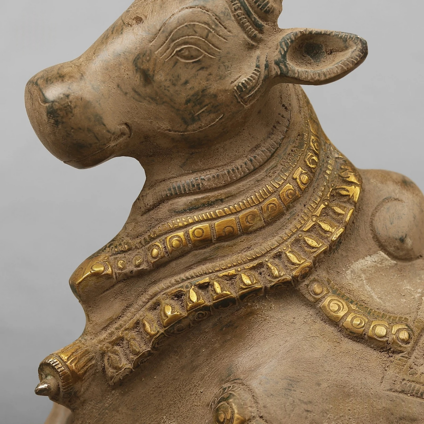 Brassaura® Brass Nandi Bull Statue | Handcrafted Sacred Nandi Maharaj Idol for Home Temple, Pooja & Spiritual Décor | Antique Green & Gold Finish | 7 Inches | 3.36 Kg