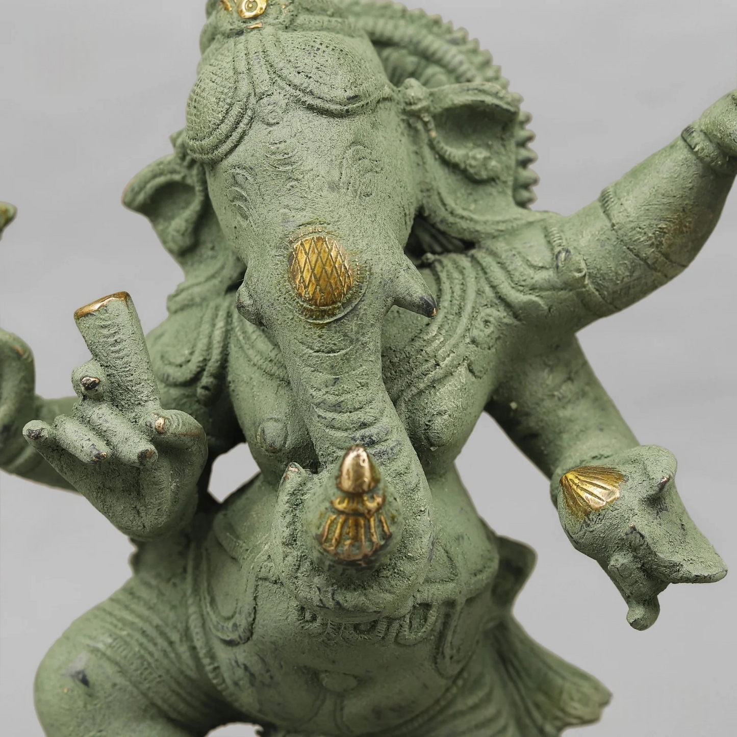 Brassaura® Brass Dancing Ganesha Idol | Handcrafted Lord Ganesh Murti for Home Temple, Living Room & Office Décor | Antique Green Finish | Premium Brass Statue | 12.5 Inches | 5.16 Kg