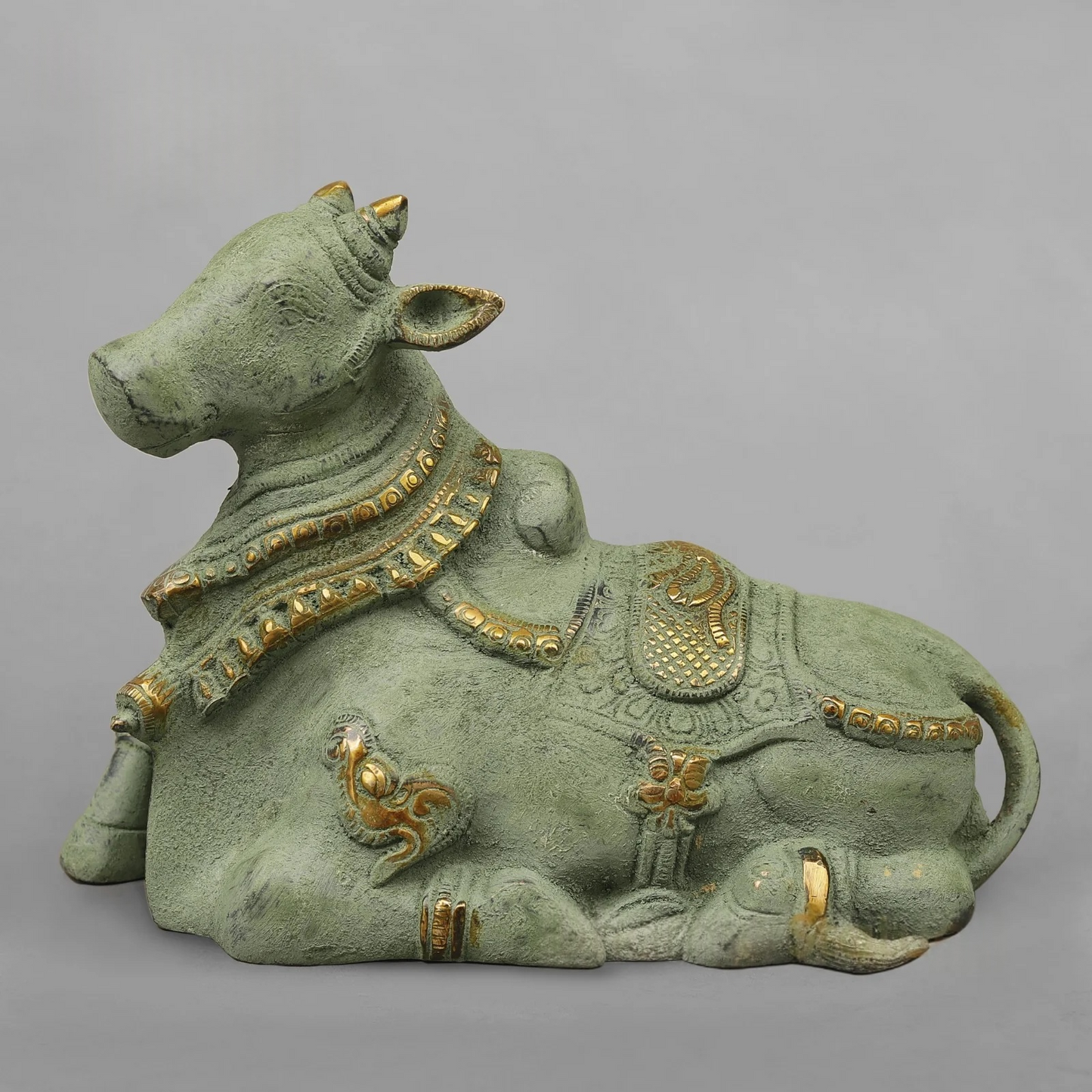Brassaura® Brass Nandi Bull Statue | Handcrafted Sacred Nandi Idol for Home Temple, Pooja Room & Office Décor | Antique Green Finish | Premium Brass Murti | 7 Inches | 3.28 Kg