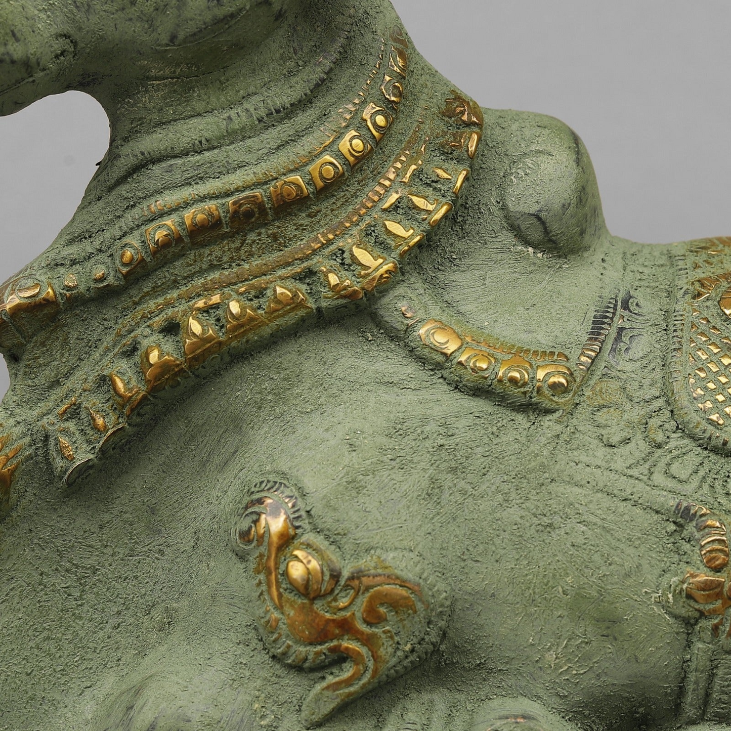 Brassaura® Brass Nandi Bull Statue | Handcrafted Sacred Nandi Idol for Home Temple, Pooja Room & Office Décor | Antique Green Finish | Premium Brass Murti | 7 Inches | 3.28 Kg