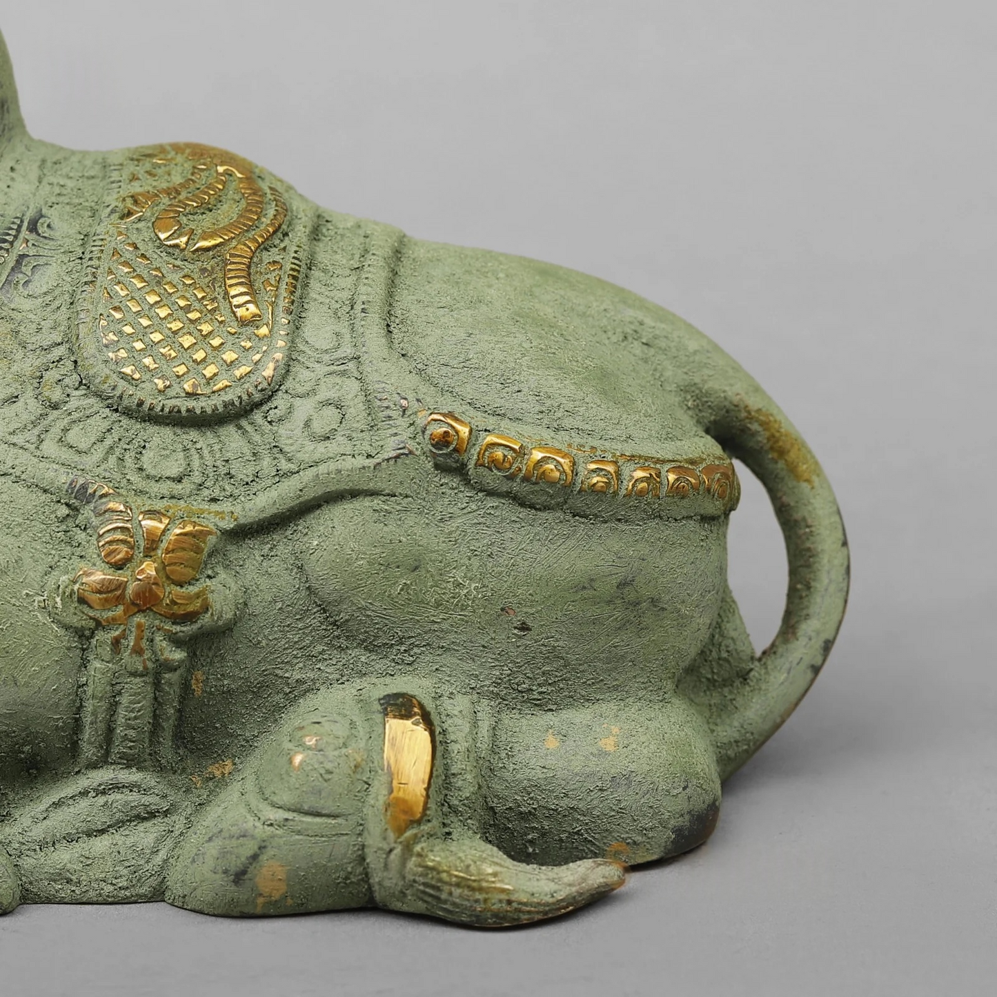 Brassaura® Brass Nandi Bull Statue | Handcrafted Sacred Nandi Idol for Home Temple, Pooja Room & Office Décor | Antique Green Finish | Premium Brass Murti | 7 Inches | 3.28 Kg