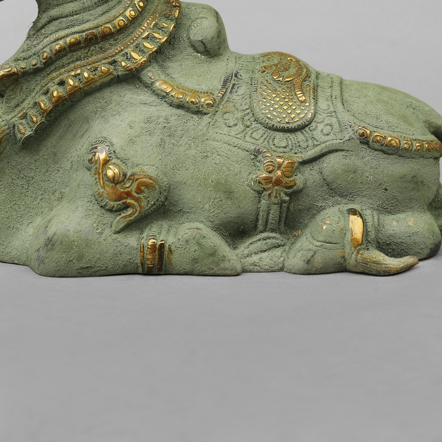 Brassaura® Brass Nandi Bull Statue | Handcrafted Sacred Nandi Idol for Home Temple, Pooja Room & Office Décor | Antique Green Finish | Premium Brass Murti | 7 Inches | 3.28 Kg