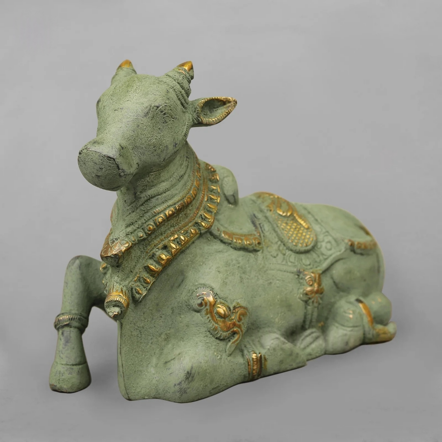 Brassaura® Brass Nandi Bull Statue | Handcrafted Sacred Nandi Idol for Home Temple, Pooja Room & Office Décor | Antique Green Finish | Premium Brass Murti | 7 Inches | 3.28 Kg