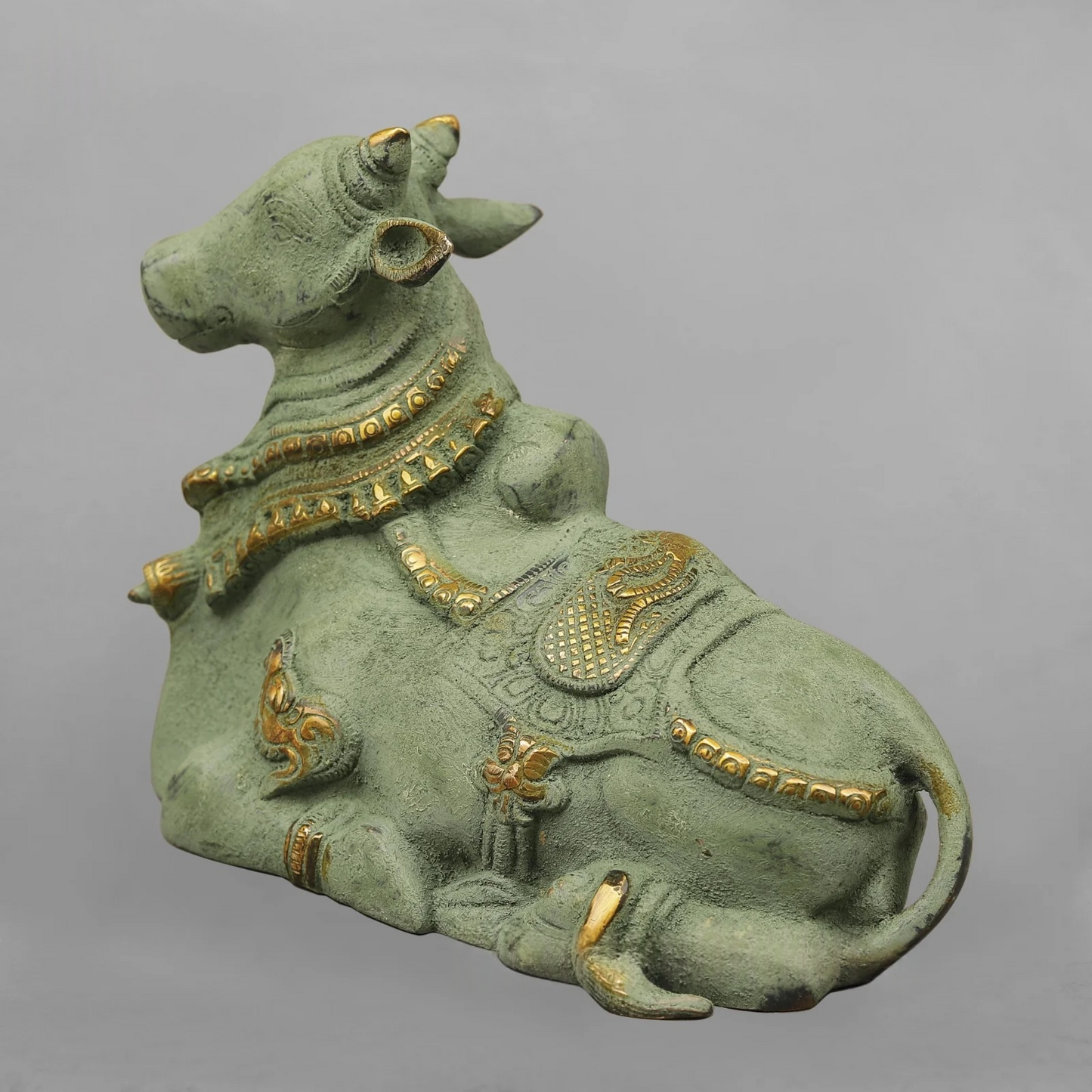 Brassaura® Brass Nandi Bull Statue | Handcrafted Sacred Nandi Idol for Home Temple, Pooja Room & Office Décor | Antique Green Finish | Premium Brass Murti | 7 Inches | 3.28 Kg