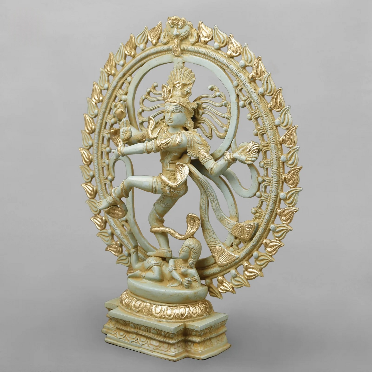 Brassaura® Brass Nataraja Shiva Statue | Handcrafted Dancing Lord Shiva Idol for Home Temple, Living Room & Office Décor | Antique Dual Tone Finish | Premium Brass Murti | 21 Inches | 10.72 Kg