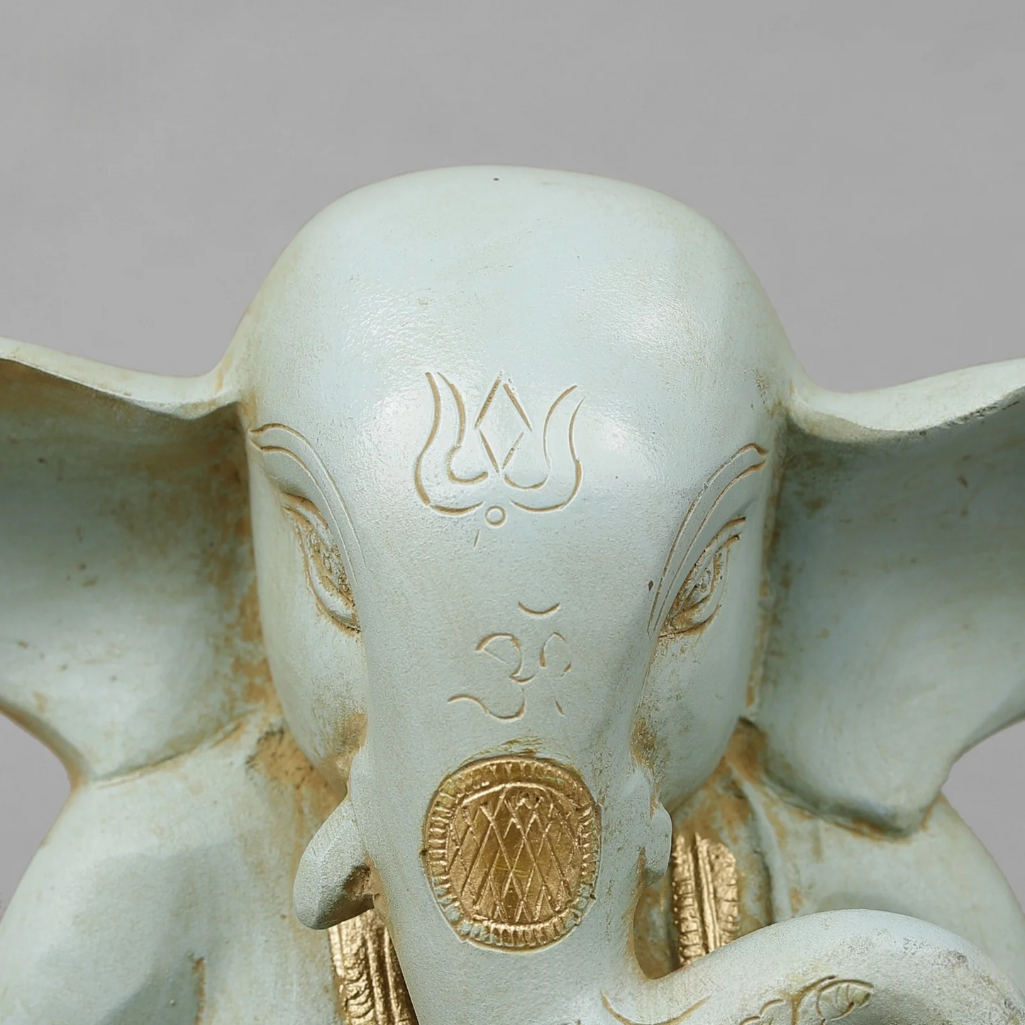 Brassaura® Brass Lord Ganesha Idol | Seated Ganpati Murti with Traditional Detailing & Blessing Pose | Sacred Brass Sculpture for Home Temple, Spiritual Décor & Gifting | 7.5 Inches | 3.3 Kg