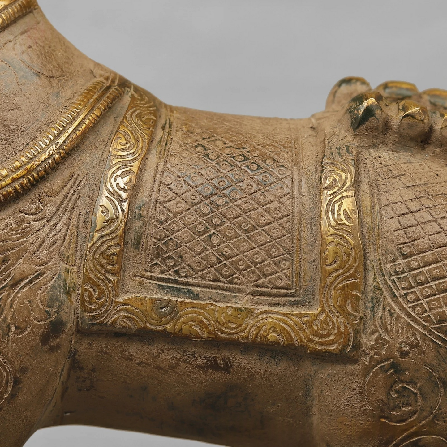 Brassaura® Brass Horse Statue | Decorative Standing Horse Figurine with Traditional Handcrafted Detailing | Premium Brass Sculpture for Home Décor, Office, Vastu & Gifting | 12.5 Inches | 5.08 Kg