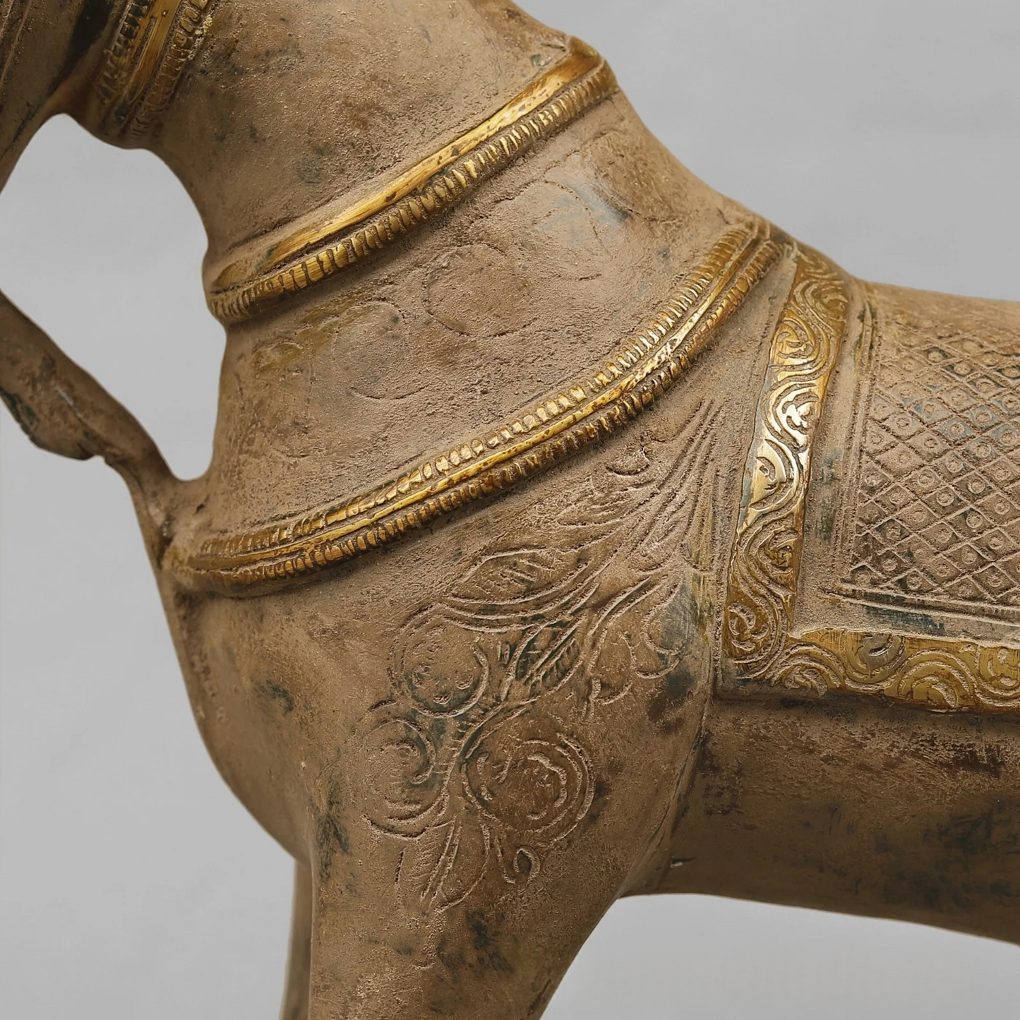 Brassaura® Brass Horse Statue | Decorative Standing Horse Figurine with Traditional Handcrafted Detailing | Premium Brass Sculpture for Home Décor, Office, Vastu & Gifting | 12.5 Inches | 5.08 Kg