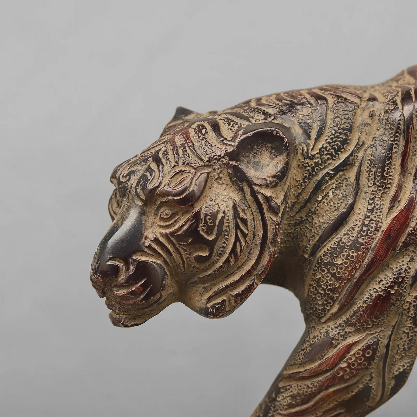 Brassaura® Brass Tiger Statue | Majestic Walking Tiger Figurine with Intricate Detailing | Premium Brass Sculpture for Home Décor, Office, Vastu & Gifting | 13 Inches | 3.9 Kg