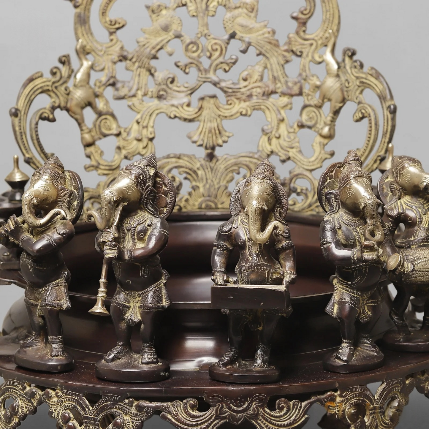 Brassaura® Brass Lord Ganesha Musical Ensemble Urli | Decorative Ganpati Fountain Bowl with Ornate Traditional Detailing | Premium Brass Centerpiece for Home Décor, Temple & Gifting | 30 Inches | 31.98 Kg