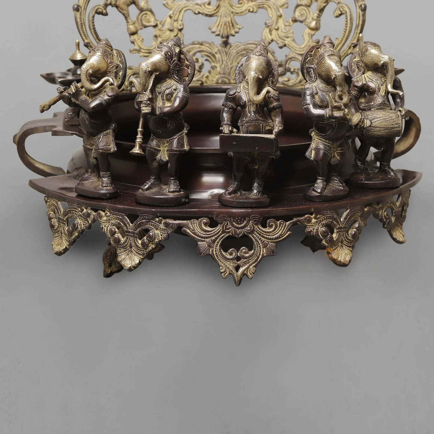 Brassaura® Brass Lord Ganesha Musical Ensemble Urli | Decorative Ganpati Fountain Bowl with Ornate Traditional Detailing | Premium Brass Centerpiece for Home Décor, Temple & Gifting | 30 Inches | 31.98 Kg