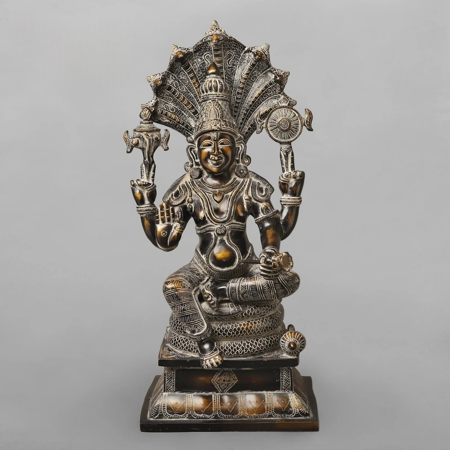 Brassaura® Lord Vishnu Statue | Pure Brass Vishnu Idol with Antique Dual-Tone Finish | Large Religious Sculpture for Home Temple, Pooja Room & Spiritual Décor | 20 Inch | 15.9 Kg