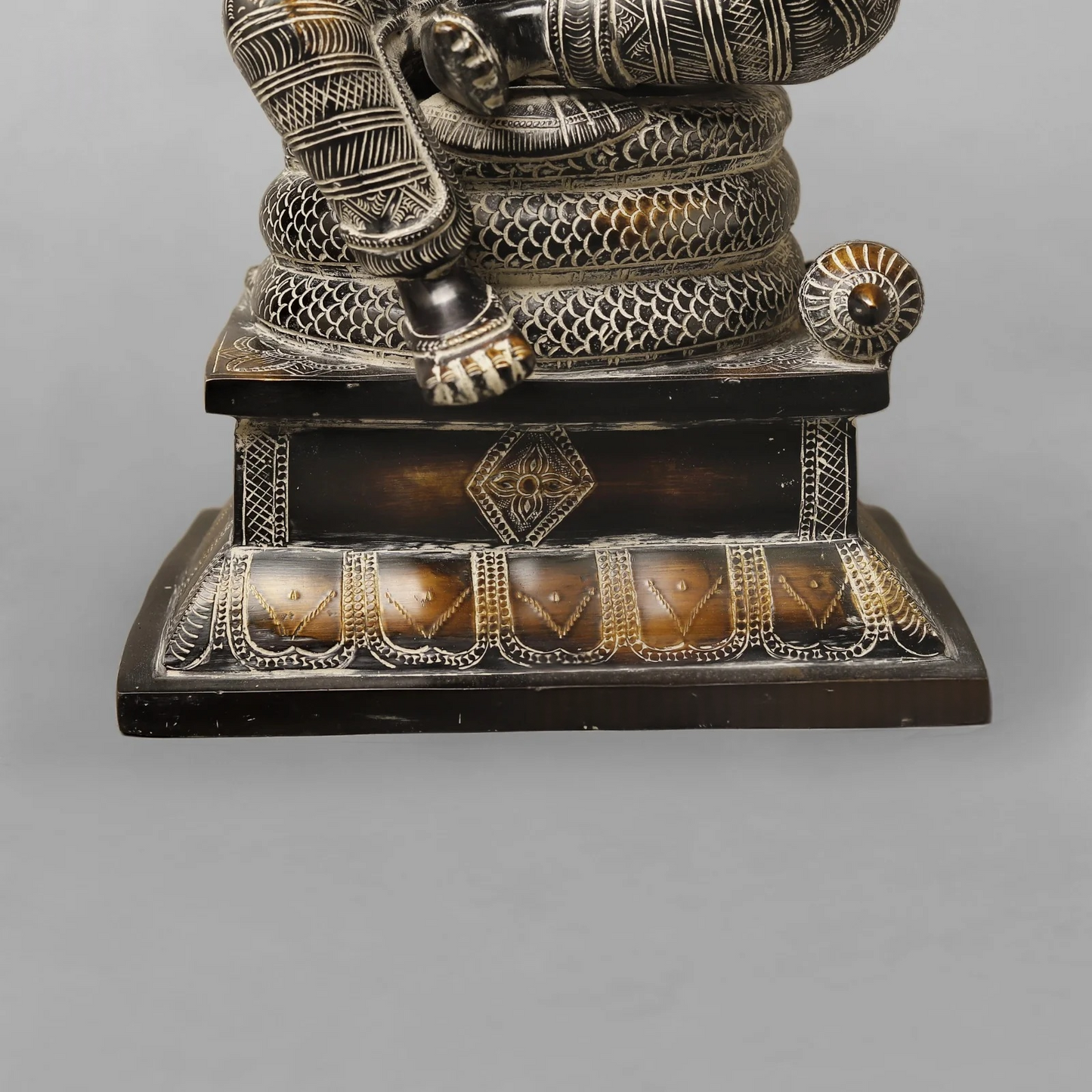 Brassaura® Lord Vishnu Statue | Pure Brass Vishnu Idol with Antique Dual-Tone Finish | Large Religious Sculpture for Home Temple, Pooja Room & Spiritual Décor | 20 Inch | 15.9 Kg