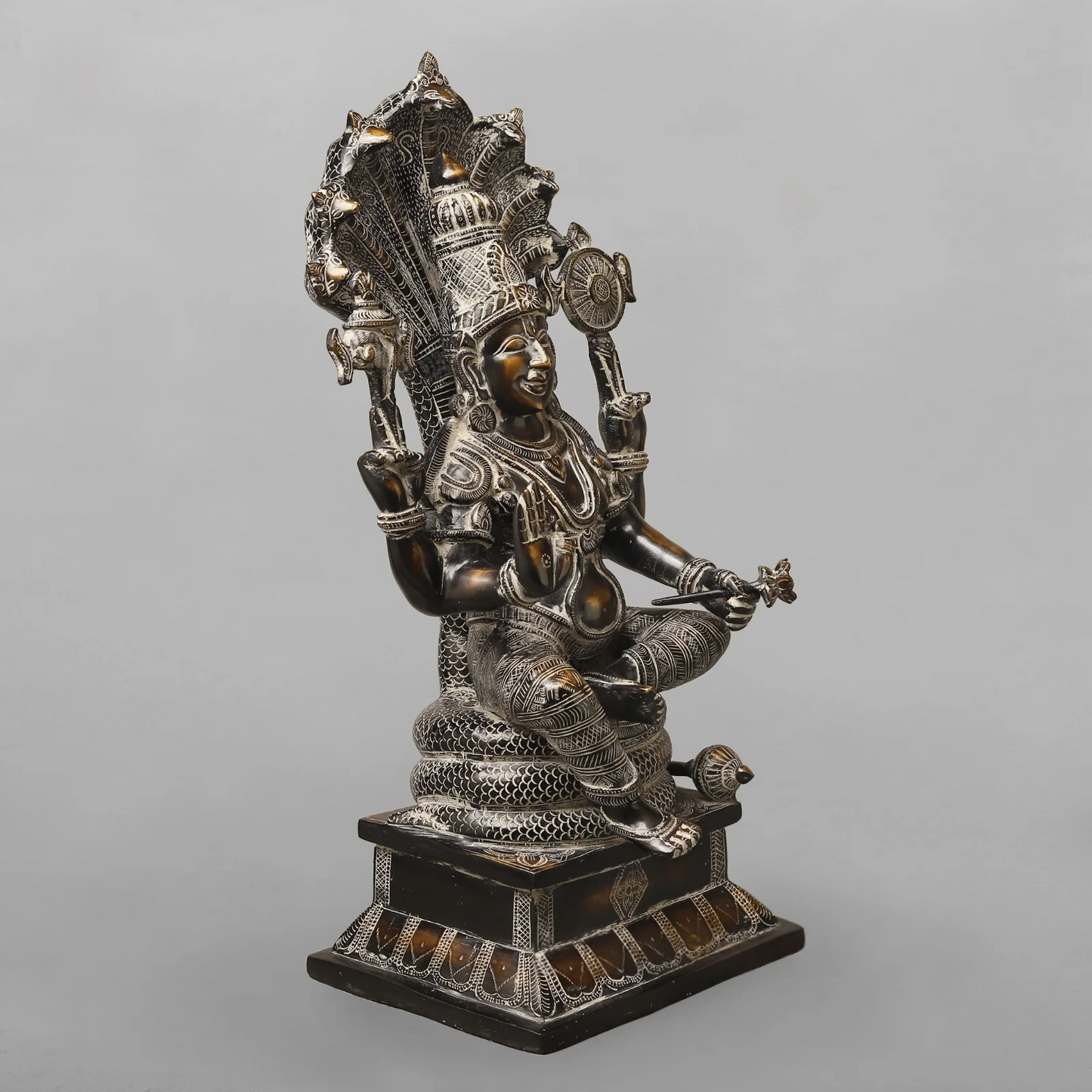 Brassaura® Lord Vishnu Statue | Pure Brass Vishnu Idol with Antique Dual-Tone Finish | Large Religious Sculpture for Home Temple, Pooja Room & Spiritual Décor | 20 Inch | 15.9 Kg