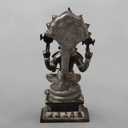 Brassaura® Lord Vishnu Statue | Pure Brass Vishnu Idol with Antique Dual-Tone Finish | Large Religious Sculpture for Home Temple, Pooja Room & Spiritual Décor | 20 Inch | 15.9 Kg