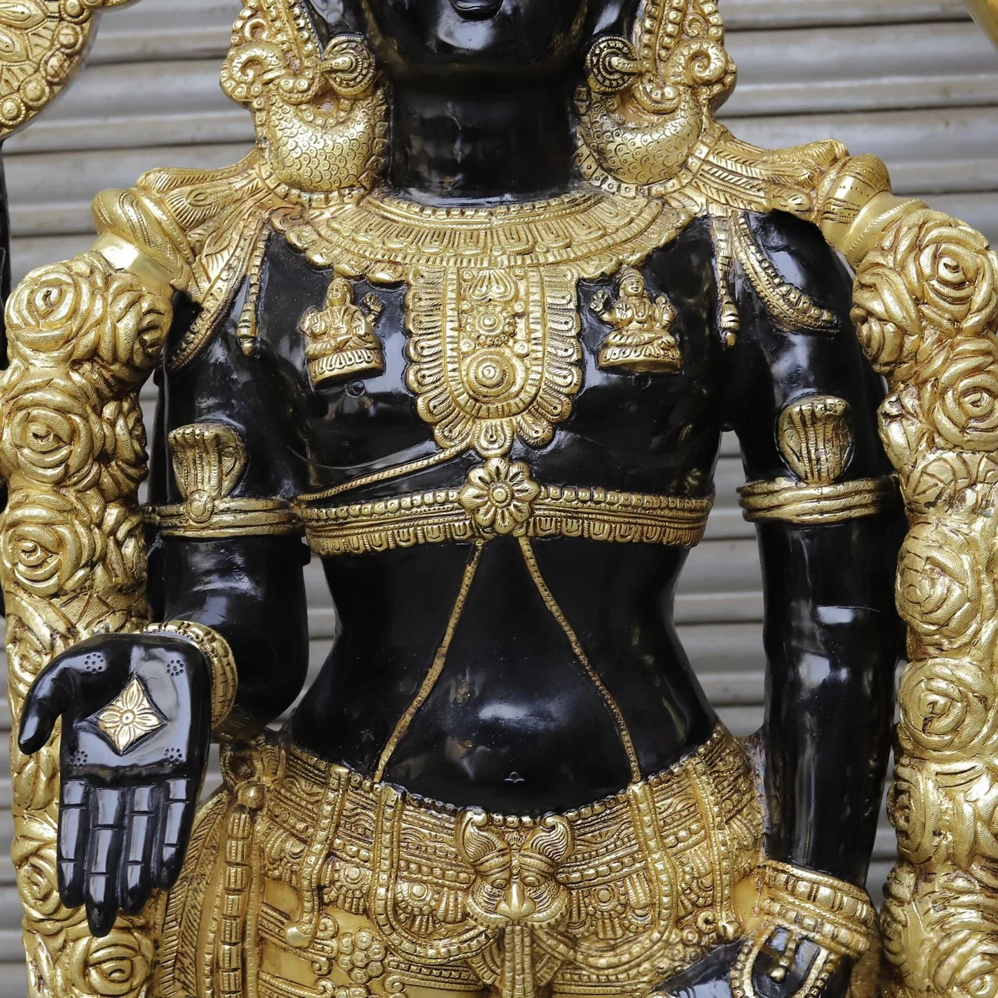 ब्रासोरा® वृंदावन वेणुगोपाल कृष्ण पीतल की प्रतिमा मोर के साथ | एंटीक नीला और सुनहरा रंग | ऊँचाई 20 इंच