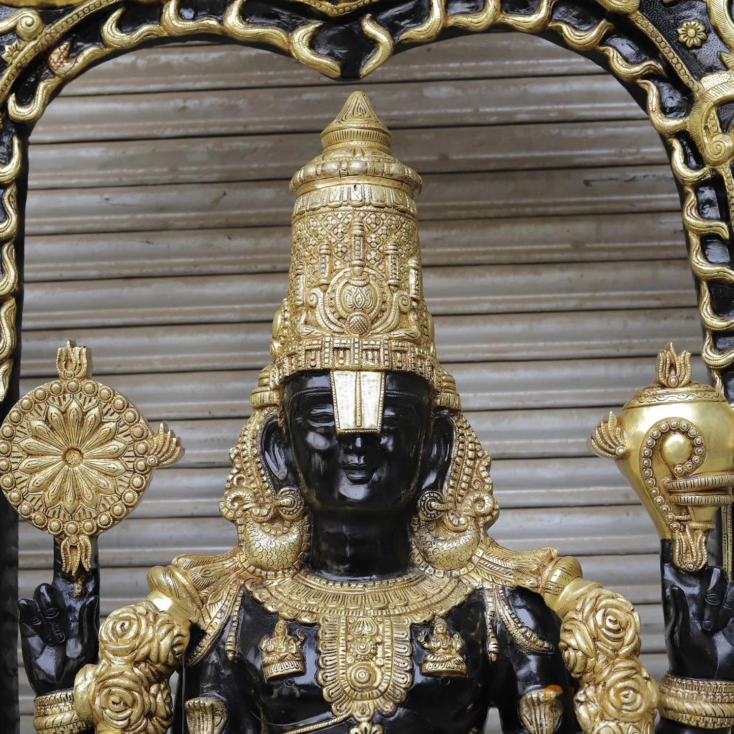 ब्रासोरा® वृंदावन वेणुगोपाल कृष्ण पीतल की प्रतिमा मोर के साथ | एंटीक नीला और सुनहरा रंग | ऊँचाई 20 इंच