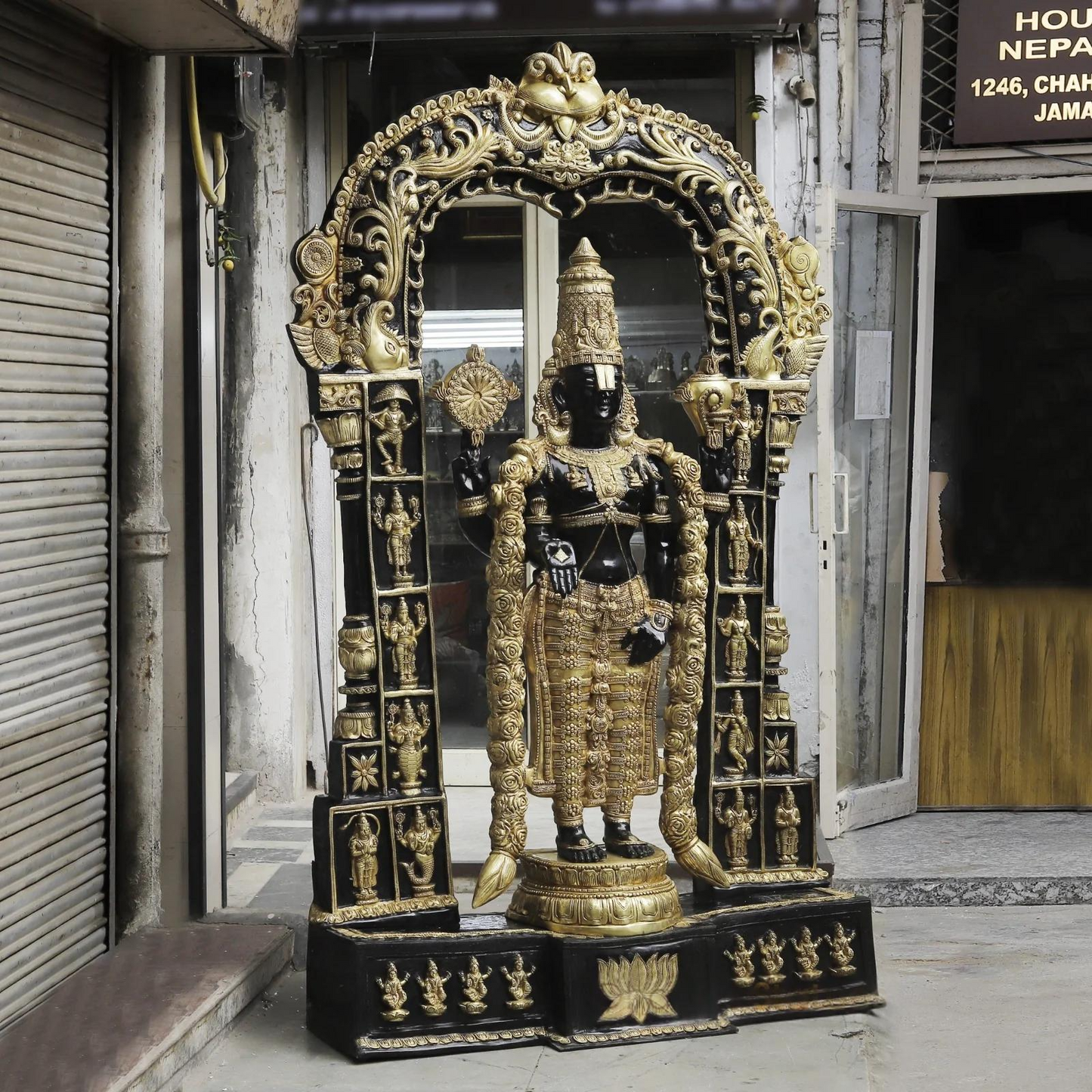 ब्रासोरा® वृंदावन वेणुगोपाल कृष्ण पीतल की प्रतिमा मोर के साथ | एंटीक नीला और सुनहरा रंग | ऊँचाई 20 इंच