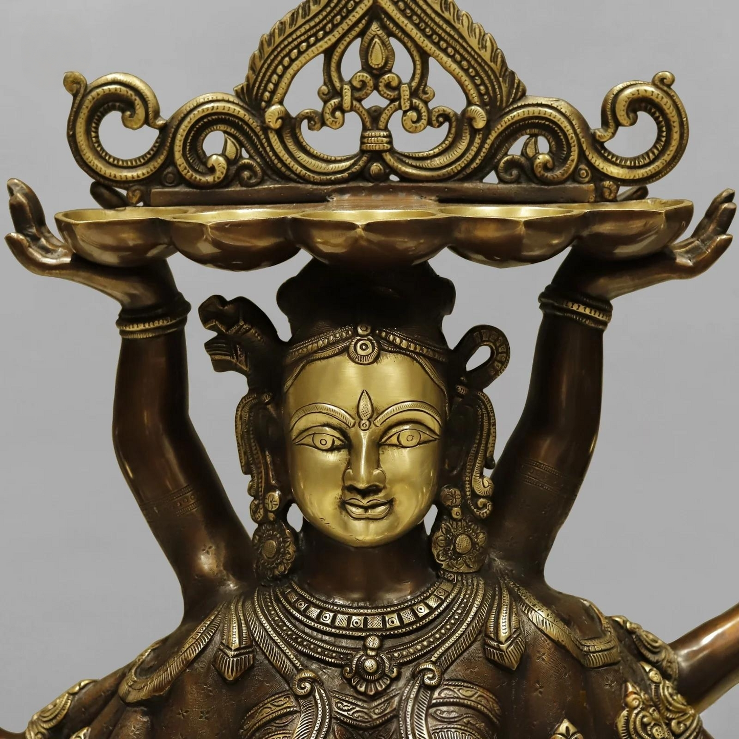 ब्रासोरा® वृंदावन वेणुगोपाल कृष्ण पीतल की प्रतिमा मोर के साथ | एंटीक नीला और सुनहरा रंग | ऊँचाई 20 इंच