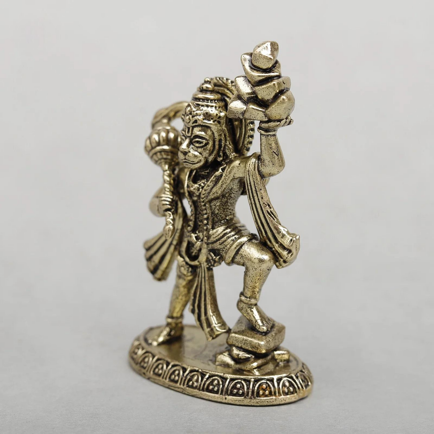 Brassaura® Brass Lord Hanuman Carrying Sanjeevani Mountain Idol | Handcrafted Bajrangbali Murti for Home Temple & Pooja Room | Height 3.5 Inches | Weight 0.100 Kgs