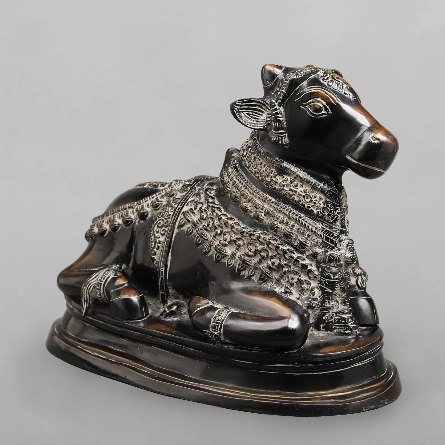 Brassaura® Brass Nandi Bull Idol with Antique Black Finish | Handcrafted Sacred Nandi Statue for Home Temple, Shiva Altar & Spiritual Décor | Height 13.5 Inches | Weight 11.84 Kgs