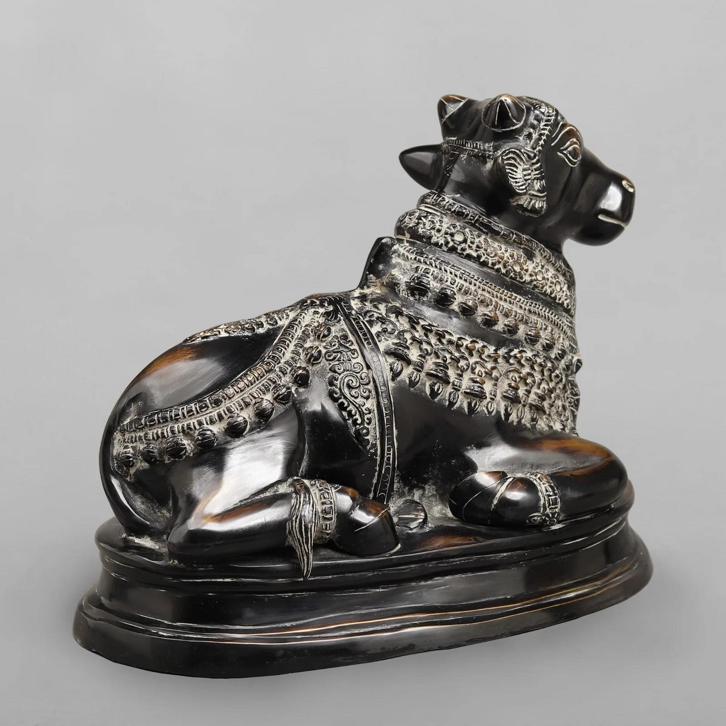 Brassaura® Brass Nandi Bull Idol with Antique Black Finish | Handcrafted Sacred Nandi Statue for Home Temple, Shiva Altar & Spiritual Décor | Height 13.5 Inches | Weight 11.84 Kgs
