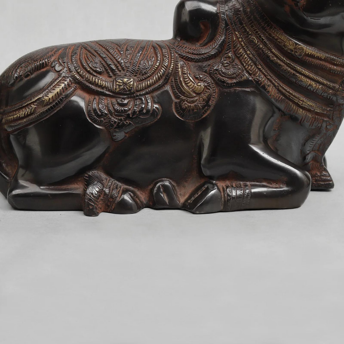 Brassaura® Brass Nandi Idol with Antique Black Finish | Handcrafted Sacred Nandi Statue for Home Temple, Shiva Altar & Spiritual Décor | Height 8 Inches | Weight 4.62 Kgs