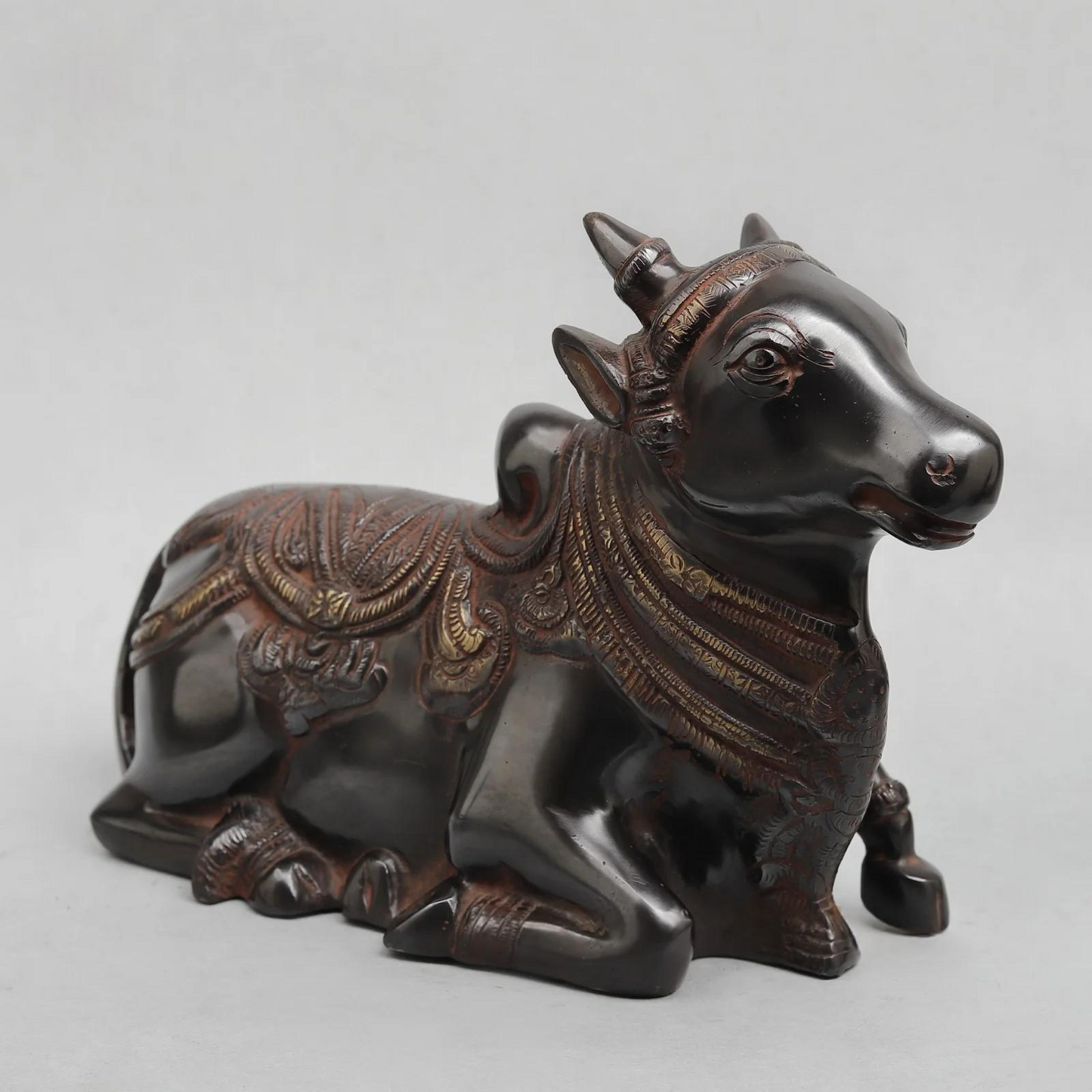 Brassaura® Brass Nandi Idol with Antique Black Finish | Handcrafted Sacred Nandi Statue for Home Temple, Shiva Altar & Spiritual Décor | Height 8 Inches | Weight 4.62 Kgs