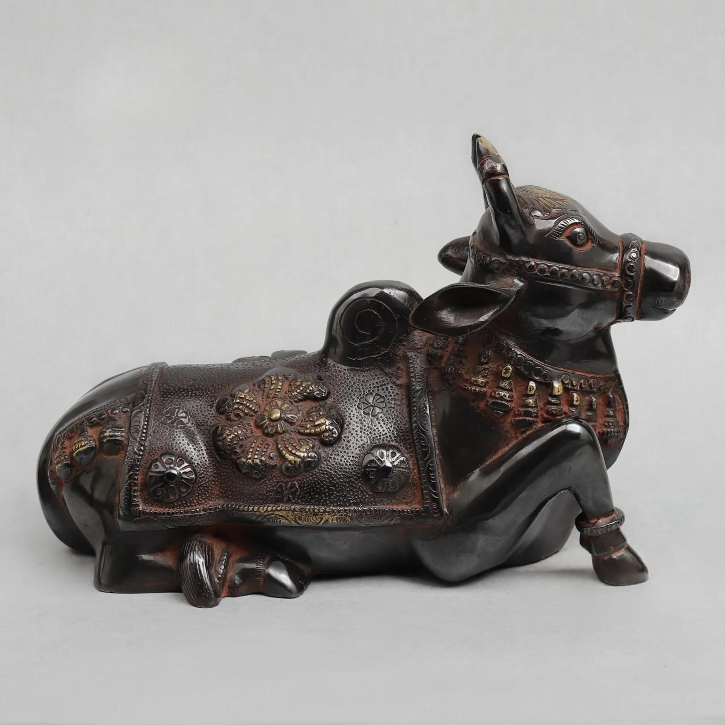 Brassaura® Brass Nandi Bull Idol with Antique Black Finish | Handcrafted Sacred Nandi Statue for Home Temple, Shiva Altar & Spiritual Décor | Height 7.5 Inches | Weight 3.84 Kgs