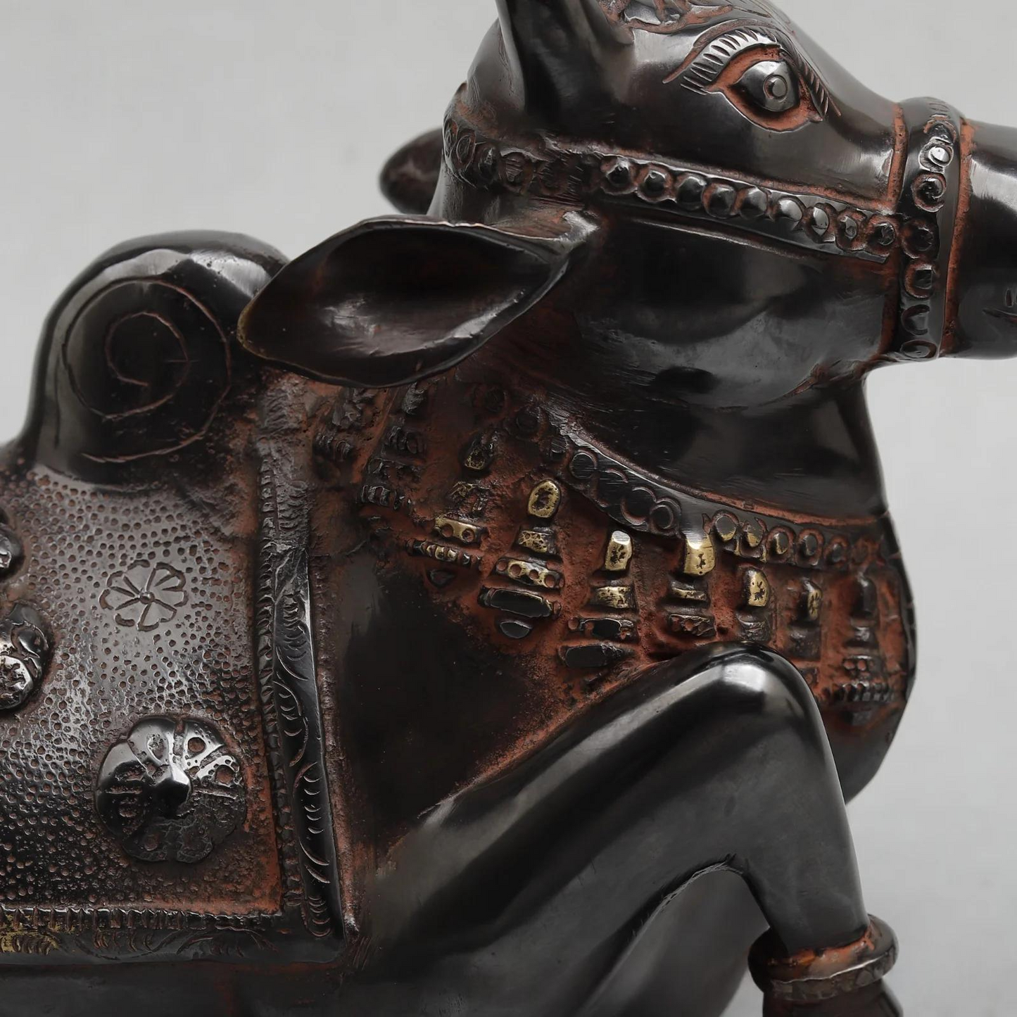 Brassaura® Brass Nandi Bull Idol with Antique Black Finish | Handcrafted Sacred Nandi Statue for Home Temple, Shiva Altar & Spiritual Décor | Height 7.5 Inches | Weight 3.84 Kgs