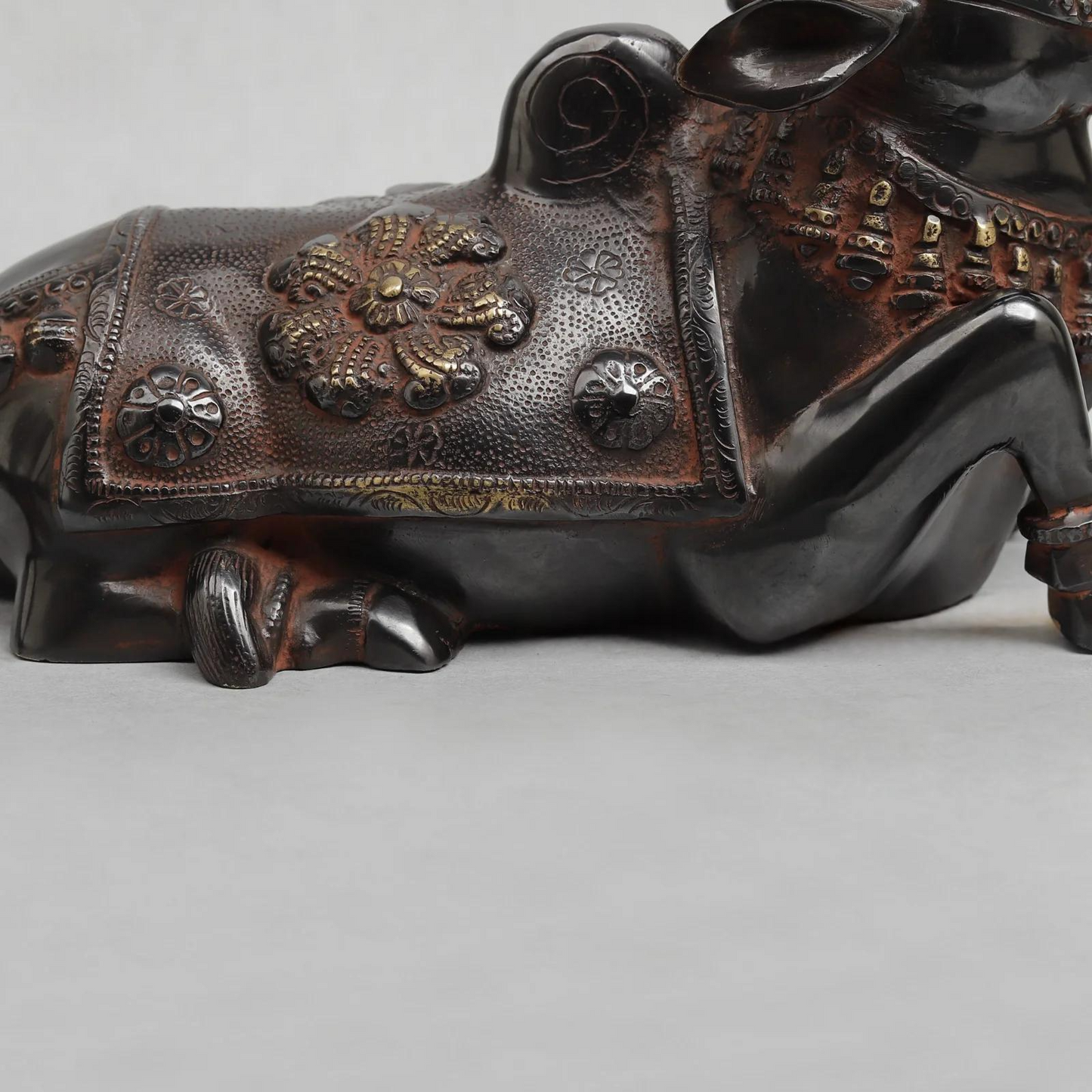 Brassaura® Brass Nandi Bull Idol with Antique Black Finish | Handcrafted Sacred Nandi Statue for Home Temple, Shiva Altar & Spiritual Décor | Height 7.5 Inches | Weight 3.84 Kgs