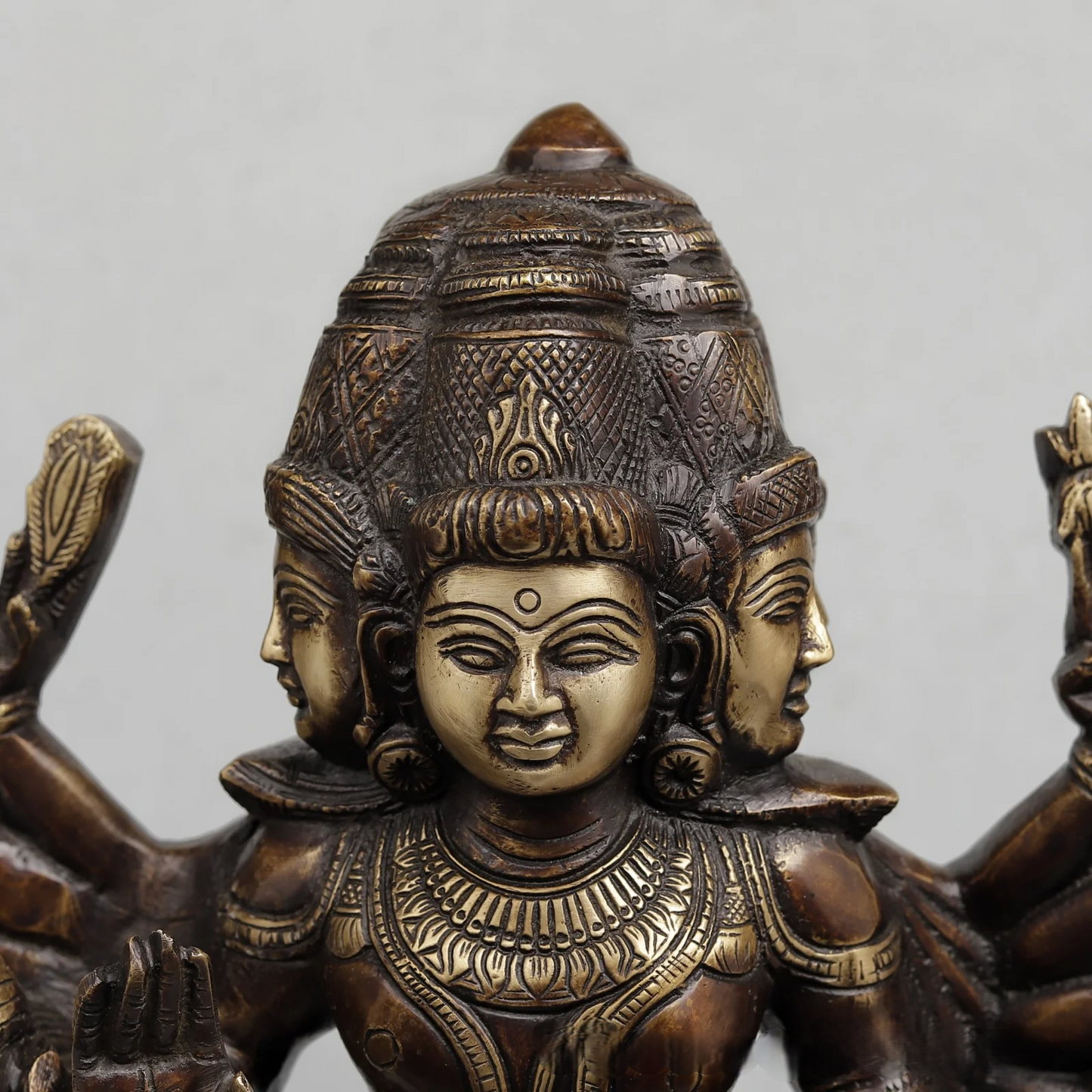 ब्रासोरा® वृंदावन वेणुगोपाल कृष्ण पीतल की प्रतिमा मोर के साथ | एंटीक नीला और सुनहरा रंग | ऊँचाई 20 इंच
