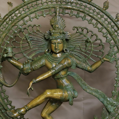 ब्रासोरा® वृंदावन वेणुगोपाल कृष्ण पीतल की प्रतिमा मोर के साथ | एंटीक नीला और सुनहरा रंग | ऊँचाई 20 इंच