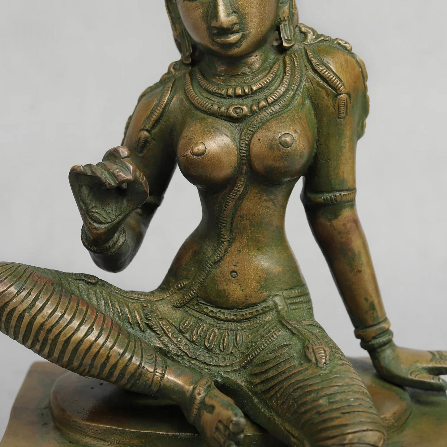 Brassaura® Goddess Parvati Seated Idol with Bronze Antique Finish | Pure Superfine Brass Handcrafted Murti | Brass Statue for Home Temple, Pooja Room | Height 10 Inches | Weight 4.420 Kgs