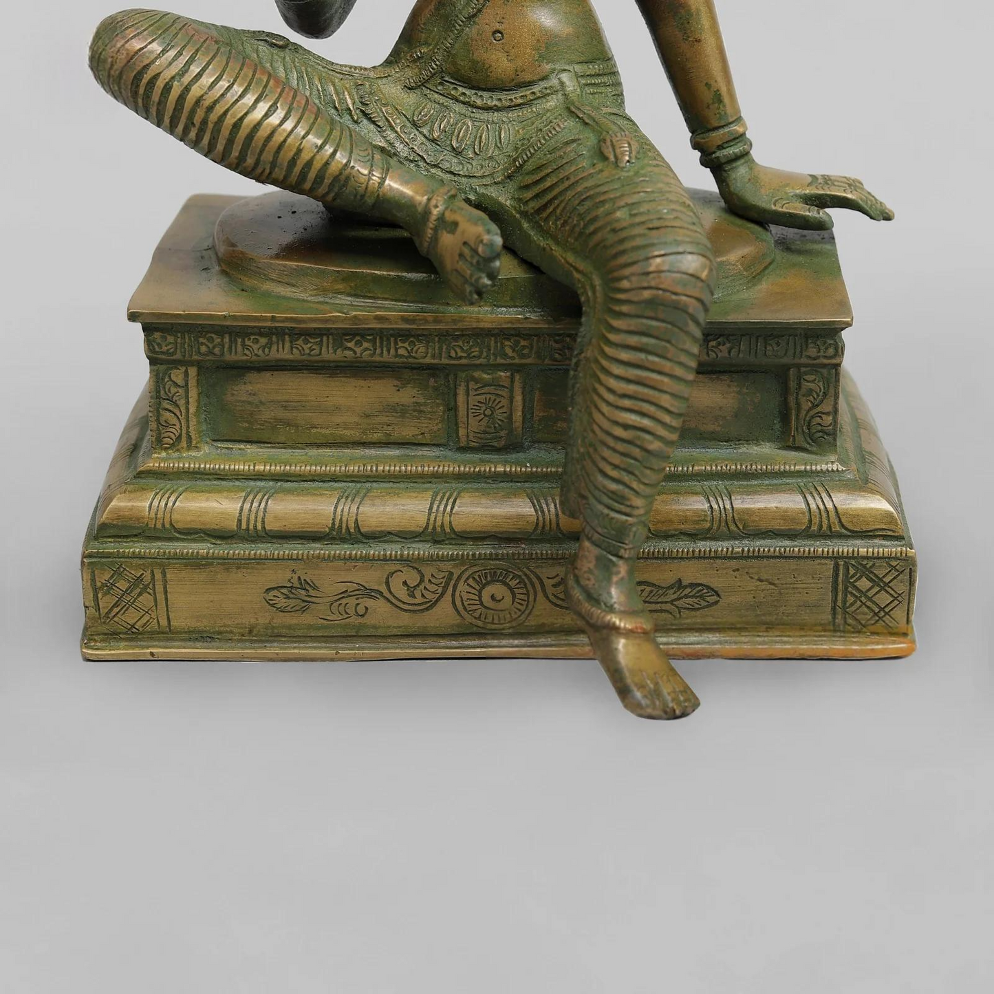 Brassaura® Goddess Parvati Seated Idol with Bronze Antique Finish | Pure Superfine Brass Handcrafted Murti | Brass Statue for Home Temple, Pooja Room | Height 10 Inches | Weight 4.420 Kgs
