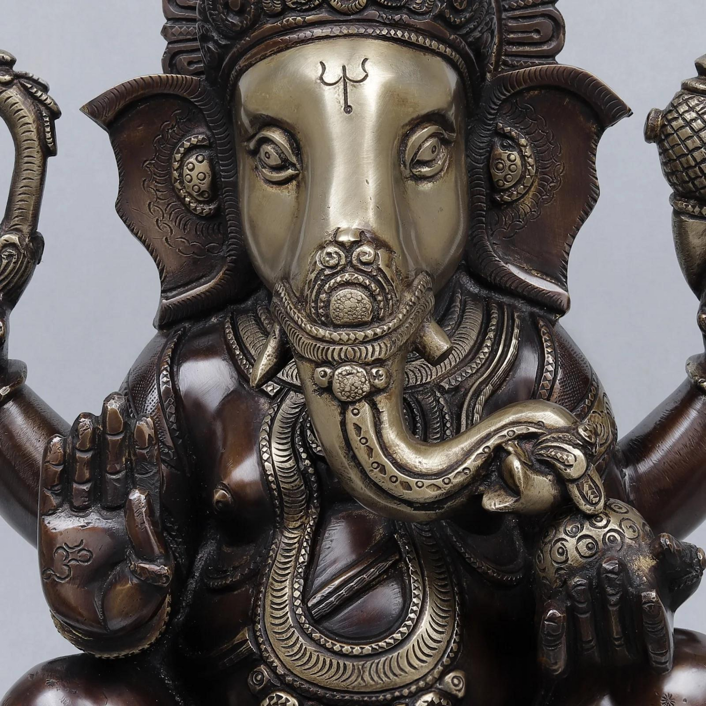Brassaura® Ganesha Seated Idol with Antique Brown & Silver-Tone Finish | Pure Superfine Brass Handcrafted Murti | Brass Statue for Home Temple, Pooja Room | Height 14 Inches | Weight 13.9 Kgs