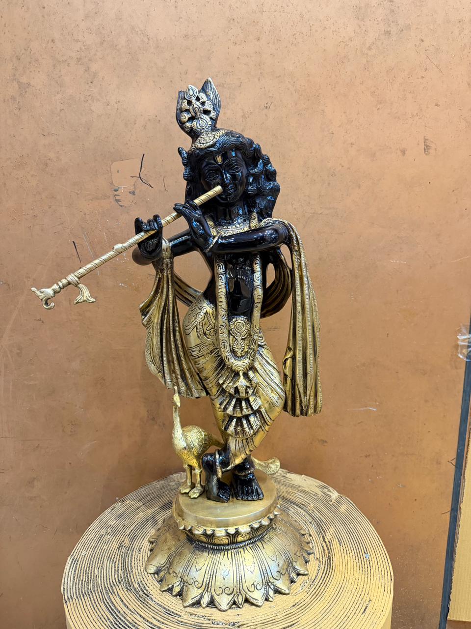 Brassaura® Superfine Black Lord Krishna Brass Idol | Pure Brass Handcrafted Krishna Murti with Serene Smiling Face | Black & Gold Finish | Home Temple, Pooja Room, Living Room Décor & Luxury Gifting | Height 27 Inches | Weight 20 Kg