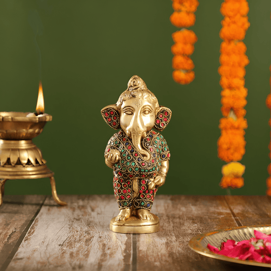 ब्रासौरा® ब्रास बेबी गणेश मूर्ति, मोदक और स्टोनवर्क के साथ | ऊंचाई 7 इंच
