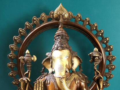ब्रासौर™ अलंकृत प्रभावली के साथ भव्य भगवान गणेश | ऊंचाई 27 इंच और वजन 32 किलोग्राम