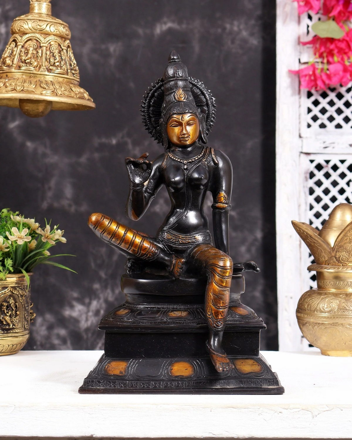ब्रासोरा® वृंदावन वेणुगोपाल कृष्ण पीतल की प्रतिमा मोर के साथ | एंटीक नीला और सुनहरा रंग | ऊँचाई 20 इंच