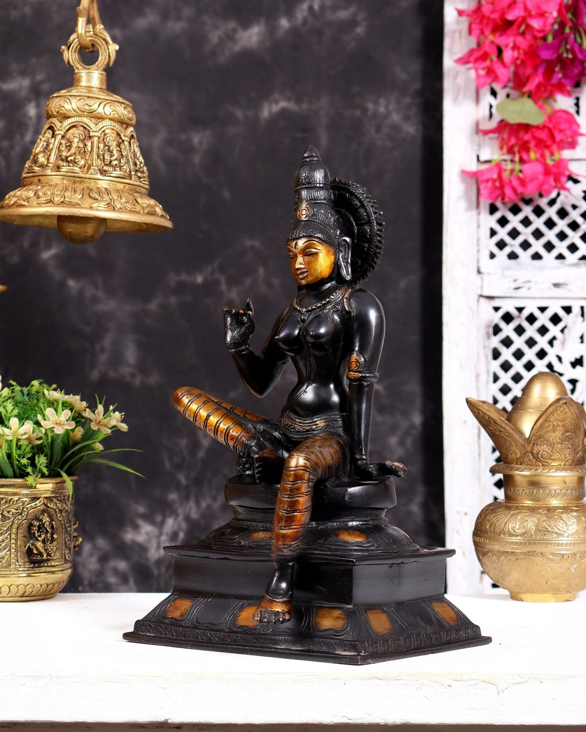 ब्रासोरा® वृंदावन वेणुगोपाल कृष्ण पीतल की प्रतिमा मोर के साथ | एंटीक नीला और सुनहरा रंग | ऊँचाई 20 इंच