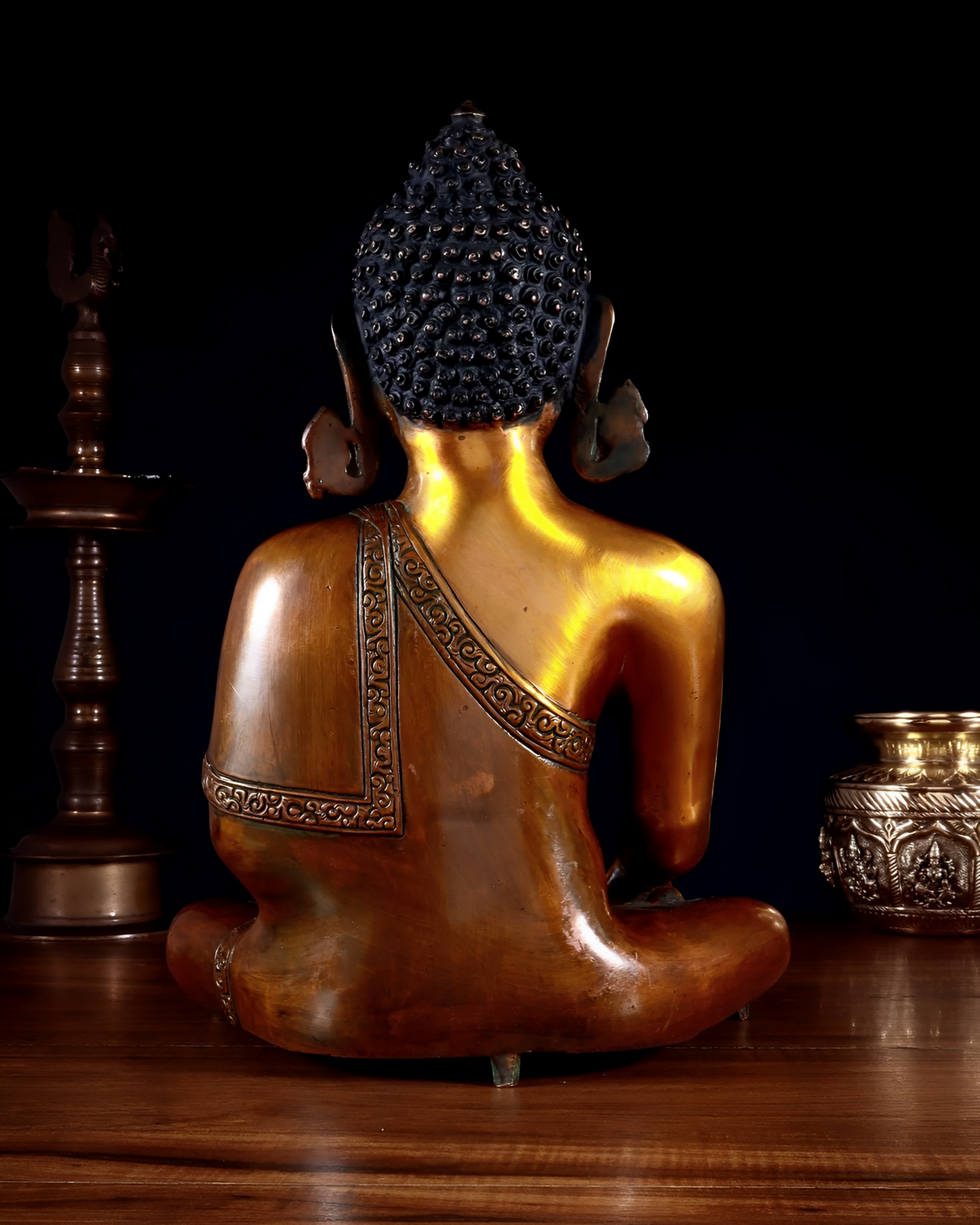 Brass Bhumisprasa Buddha Statue Weight 6.6 kg & Height 7.5 Inch