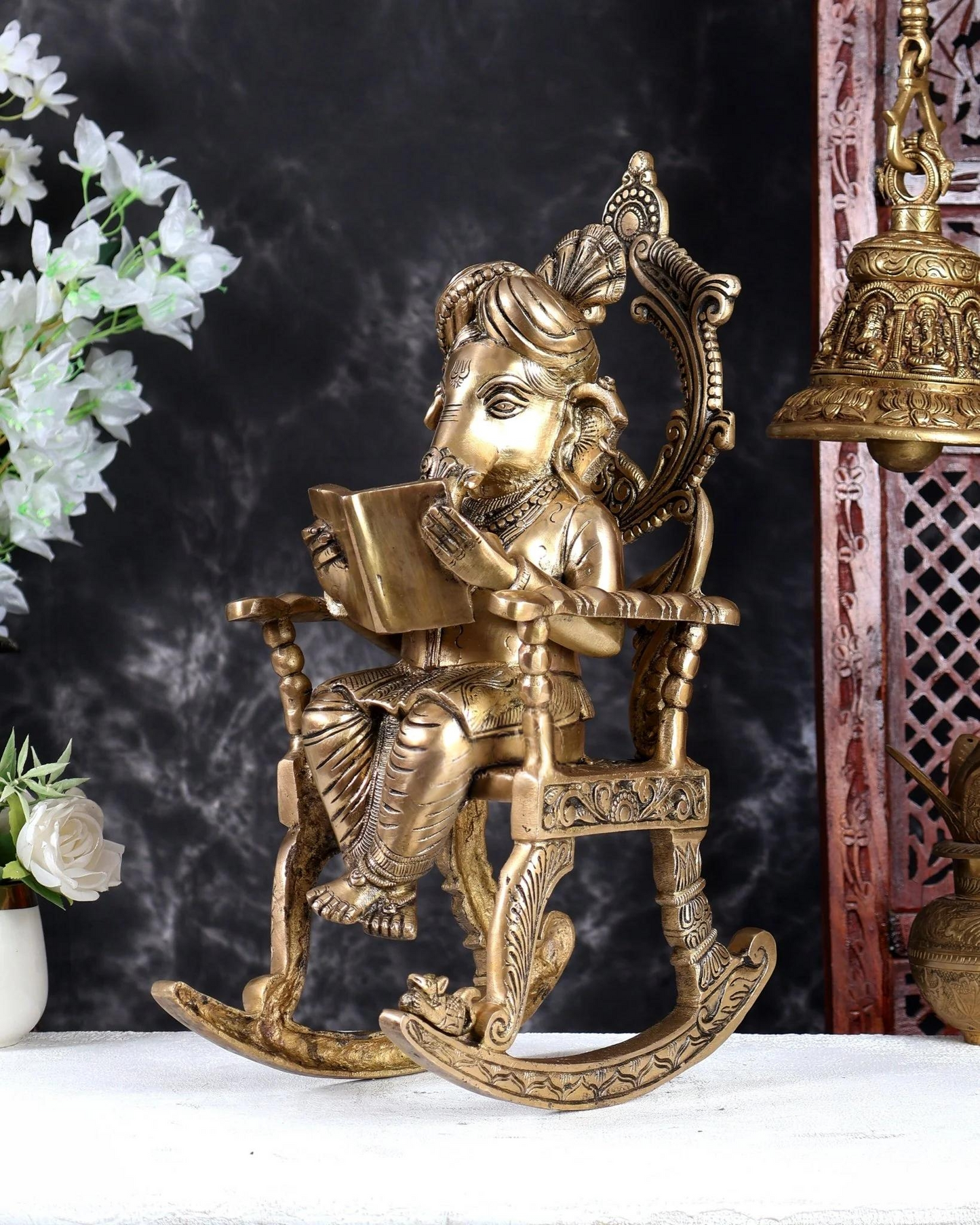 ब्रासोरा® वृंदावन वेणुगोपाल कृष्ण पीतल की प्रतिमा मोर के साथ | एंटीक नीला और सुनहरा रंग | ऊँचाई 20 इंच