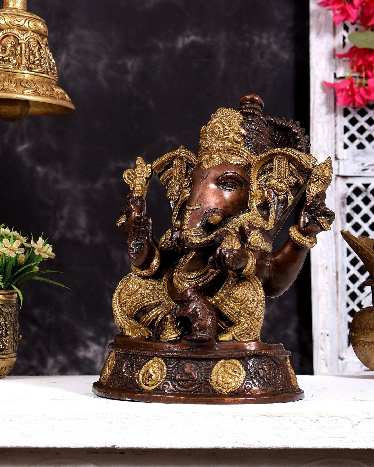 ब्रासोरा® वृंदावन वेणुगोपाल कृष्ण पीतल की प्रतिमा मोर के साथ | एंटीक नीला और सुनहरा रंग | ऊँचाई 20 इंच
