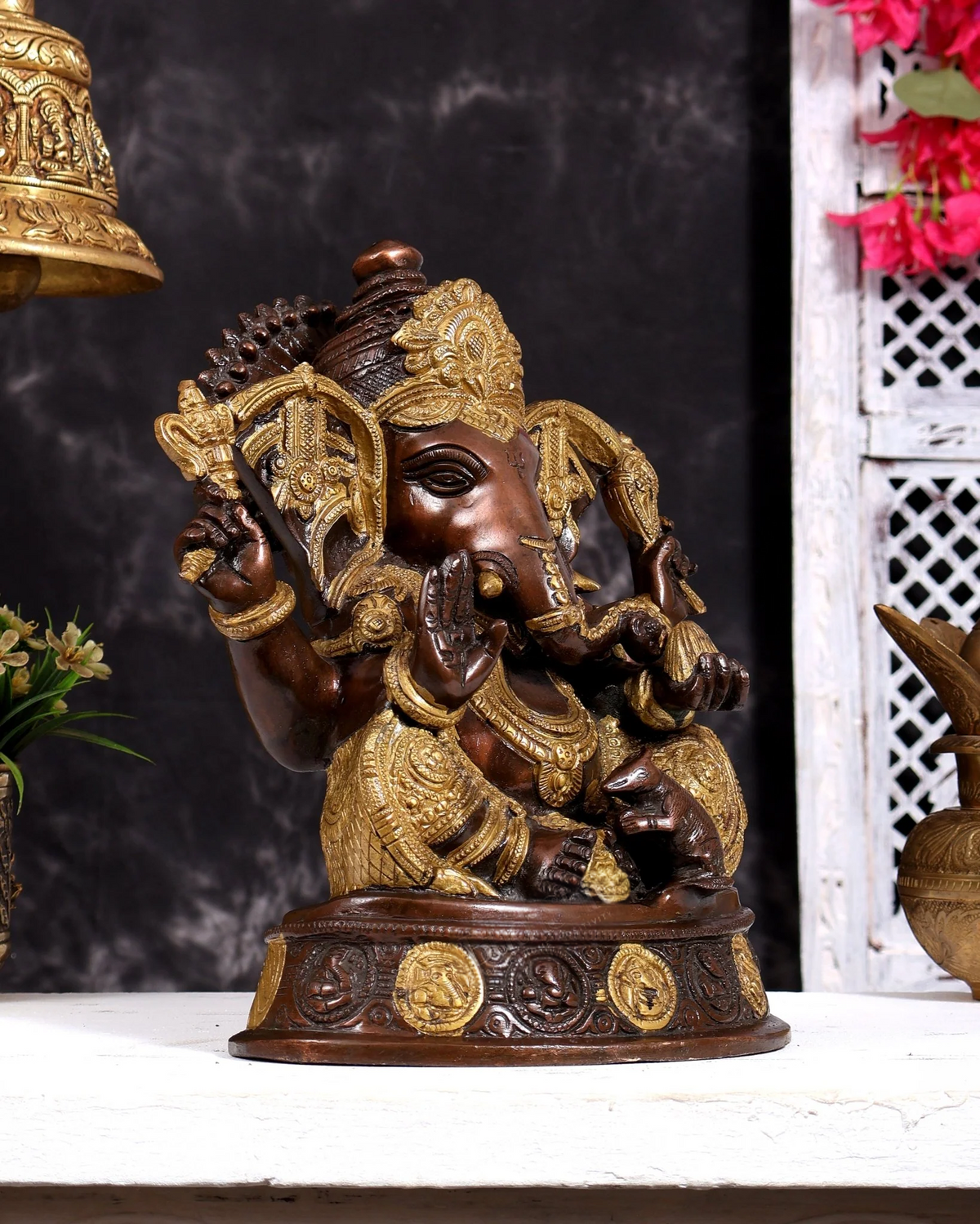 ब्रासोरा® वृंदावन वेणुगोपाल कृष्ण पीतल की प्रतिमा मोर के साथ | एंटीक नीला और सुनहरा रंग | ऊँचाई 20 इंच