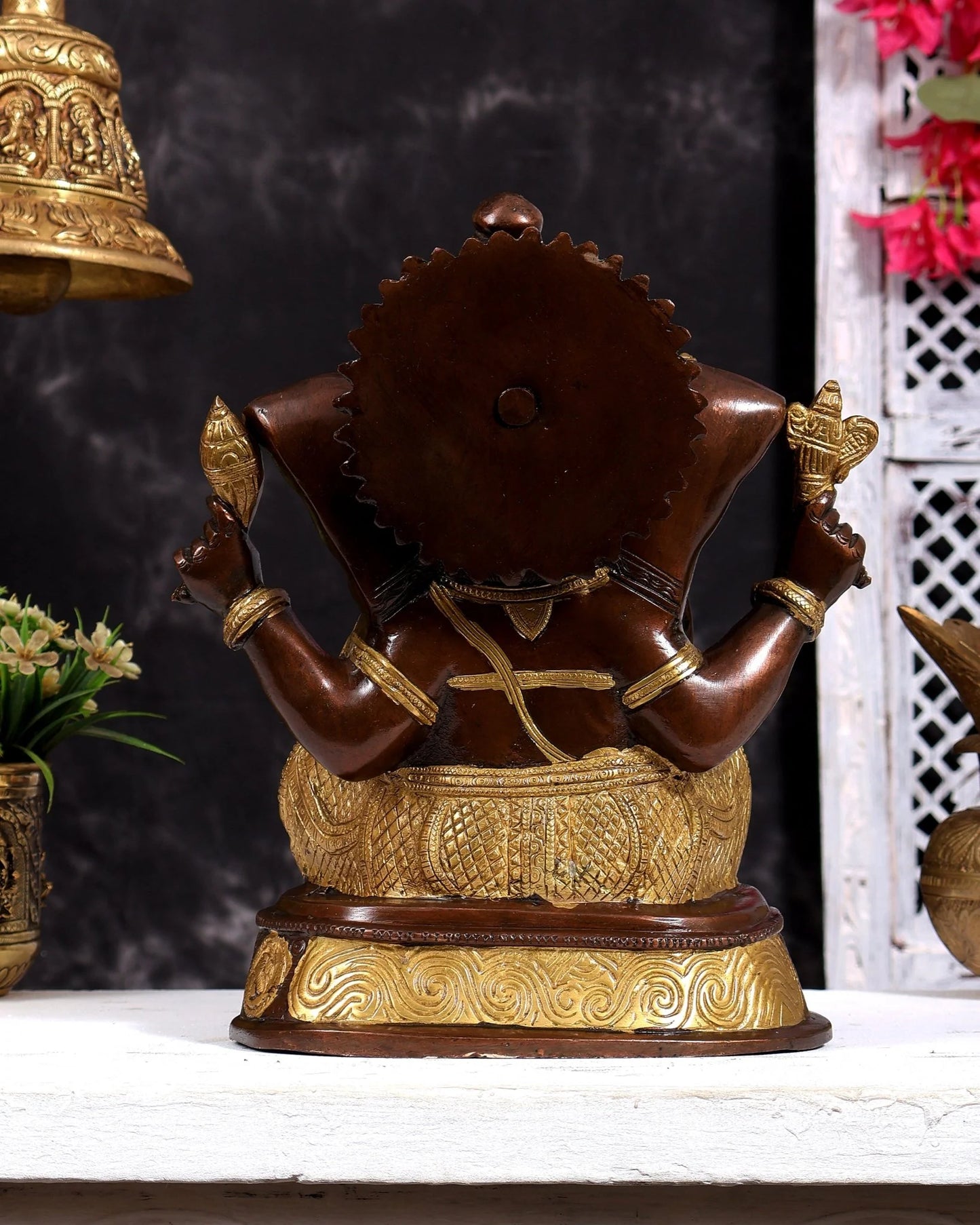 ब्रासोरा® वृंदावन वेणुगोपाल कृष्ण पीतल की प्रतिमा मोर के साथ | एंटीक नीला और सुनहरा रंग | ऊँचाई 20 इंच