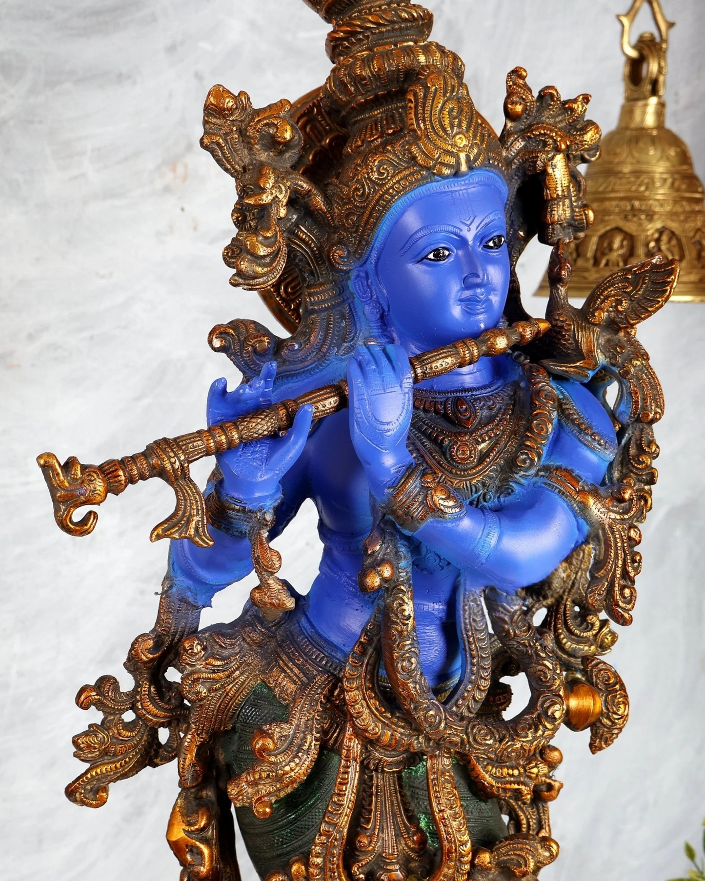 ब्रासोरा® वृंदावन वेणुगोपाल कृष्ण पीतल की प्रतिमा मोर के साथ | एंटीक नीला और सुनहरा रंग | ऊँचाई 20 इंच