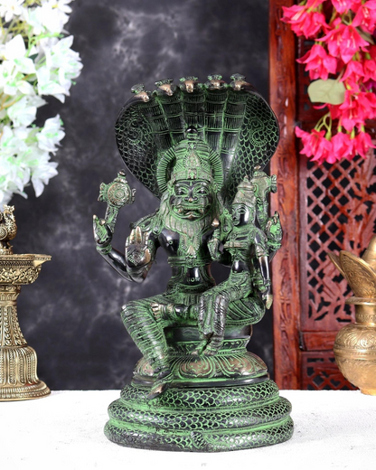 ब्रासोरा® वृंदावन वेणुगोपाल कृष्ण पीतल की प्रतिमा मोर के साथ | एंटीक नीला और सुनहरा रंग | ऊँचाई 20 इंच