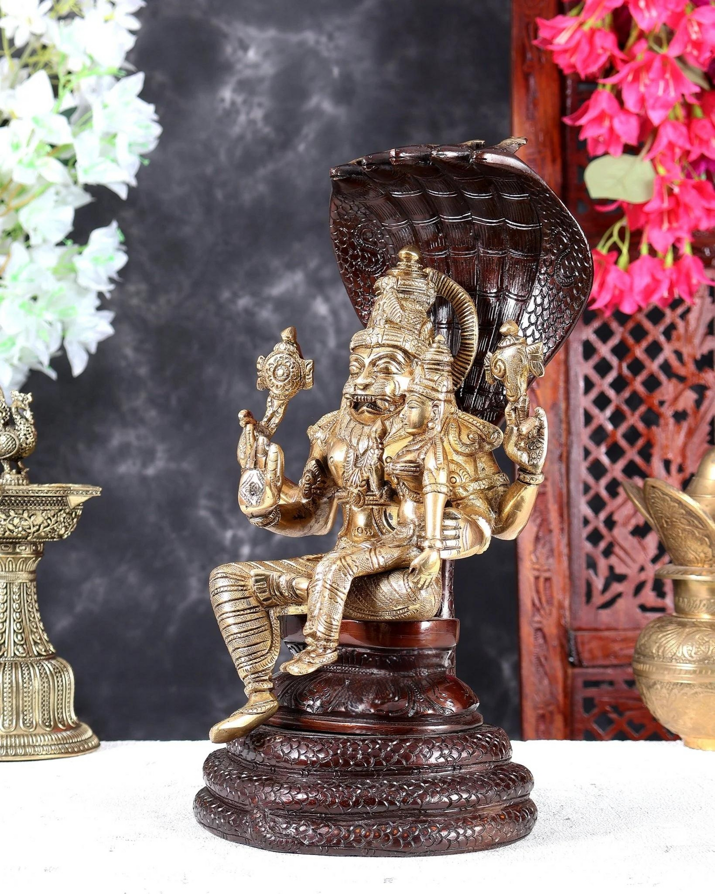 ब्रासोरा® वृंदावन वेणुगोपाल कृष्ण पीतल की प्रतिमा मोर के साथ | एंटीक नीला और सुनहरा रंग | ऊँचाई 20 इंच