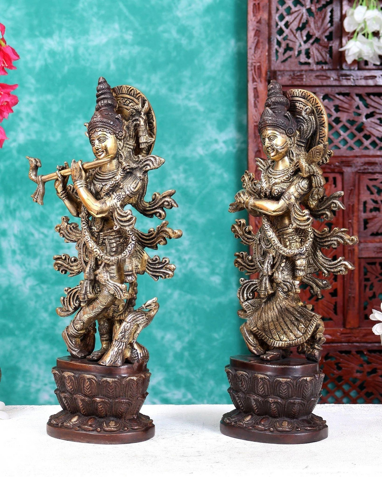 ब्रासोरा® वृंदावन वेणुगोपाल कृष्ण पीतल की प्रतिमा मोर के साथ | एंटीक नीला और सुनहरा रंग | ऊँचाई 20 इंच